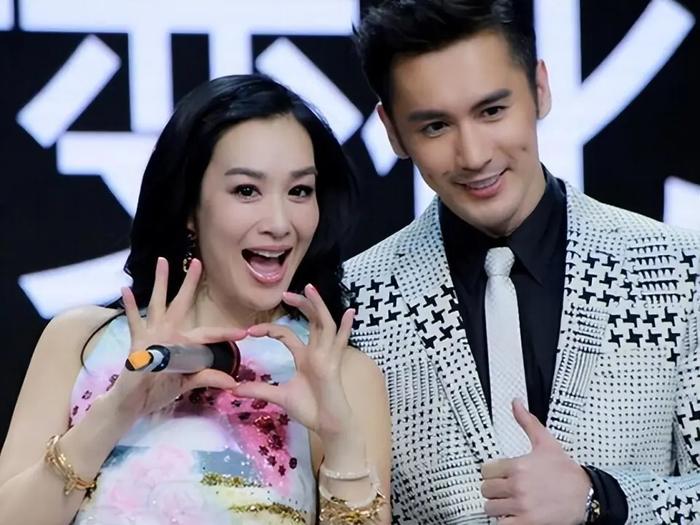 Chung Lệ Đề là mỹ nhân gốc Việt hiếm hoi tạo được danh tiếng trong làng giải trí Hoa ngữ. Người đẹp từng trải qua nhiều biến cố tình cảm cho đến khi tìm được hạnh phúc bên người chồng hiện tại kém 12 tuổi.  (Ảnh: Tencent)