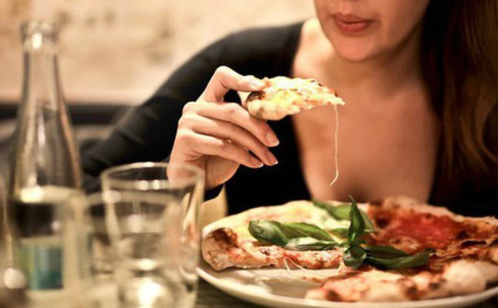 Việc bỏ ăn sáng cùng những yếu tố khác đã khiến cô gái này mắc ung thư dạ dày. Ảnh minh hoạ