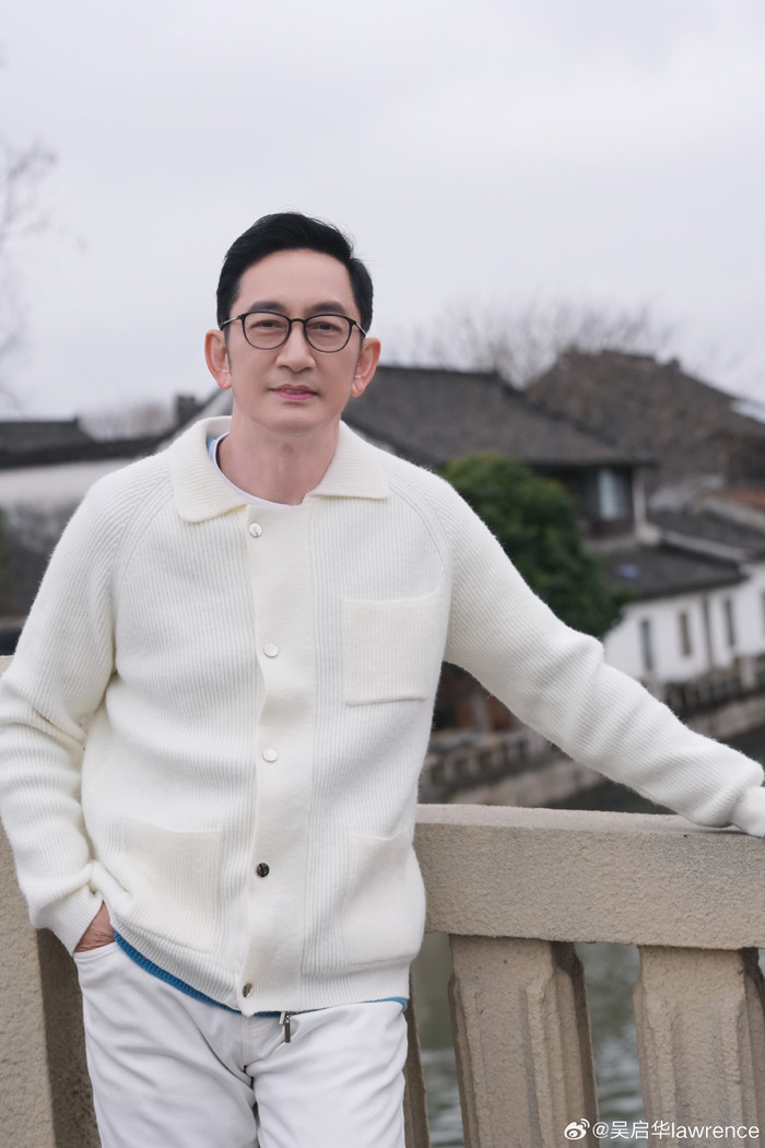 Cuộc đời Ngô Khải Hoa khác hẳn với các vai diễn anh từng thể hiện. (Ảnh: Weibo)