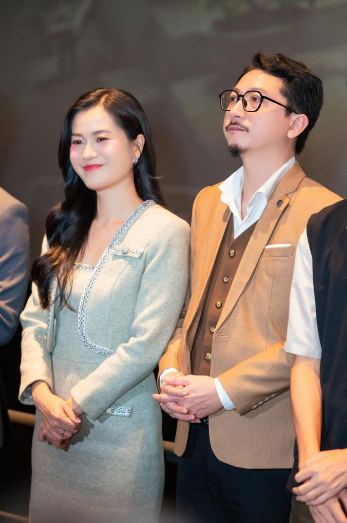 Ở Vbiz, vẫn có những cặp đôi 'miễn nhiễm' trước sóng gió bằng cách chọn cho mình lối sống kín đáo, hạn chế chia sẻ quá nhiều đời tư. (Ảnh FBNV)