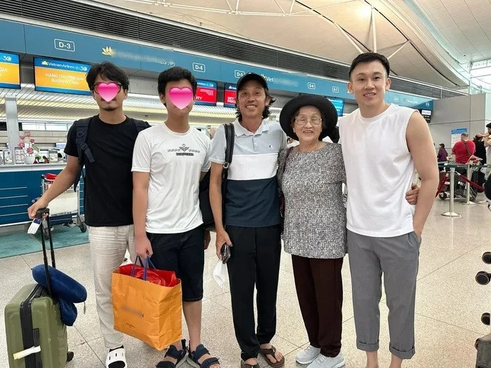 Hình ảnh Hoài Linh gầy gò, làn da đen từng nhận sự quan tâm đặc biệt từ khán giả. Tuy nhiên, thời gian này do anh vừa đóng xong một phim điện ảnh nên trông xuống ký hơn. (Ảnh FB Dương Triệu Vũ)