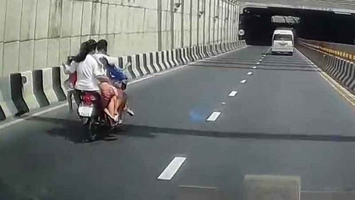 Xôn xao đoạn clip gia đình 7 người ngồi trên xe máy, phóng như bay trên đường quốc lộ Ảnh 2
