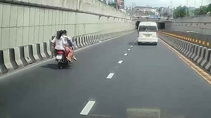 Xôn xao đoạn clip gia đình 7 người ngồi trên xe máy, phóng như bay trên đường quốc lộ Ảnh 1