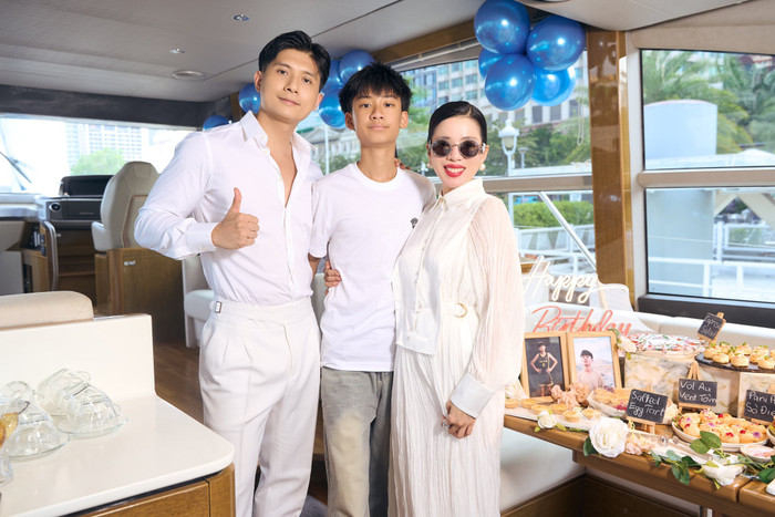 Lệ Quyên hạnh phúc bên Lâm Bảo Châu và con trai. Ảnh: FBNV