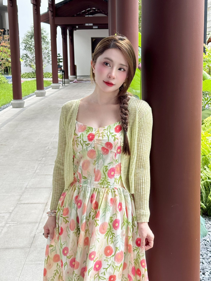 Quỳnh Nga ưa chuộng phong cách thời trang gợi cảm, tôn lên nhan sắc quyến rũ ở tuổi 37. Ảnh: FBNV