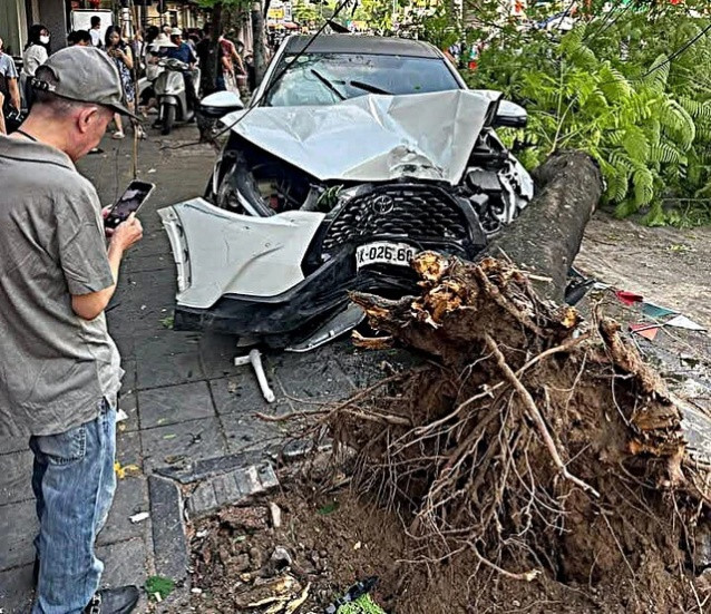 Vụ ô tô tông liên hoàn ở Hà Nội: Đã xác định danh tính người cầm lái, kết quả nồng độ cồn và ma tuý ra sao? Ảnh 3
