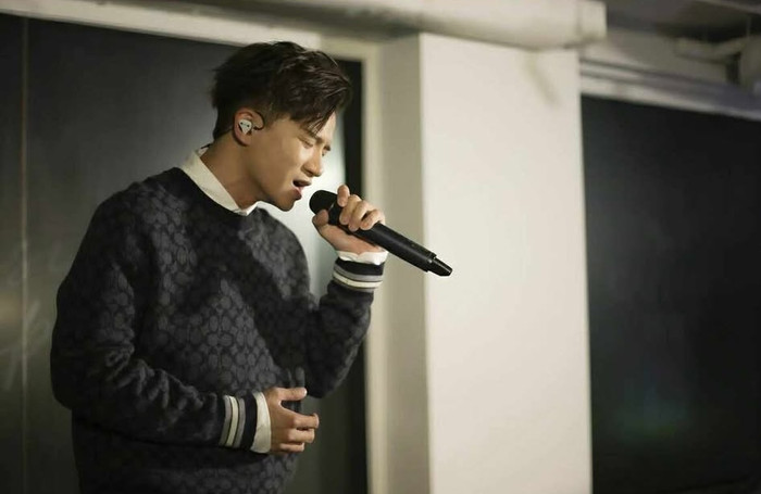 Nam ca sĩ bị bạn gái vạch trần ngoại tình, loạt ảnh lan truyền khiến dân tình 'dậy sóng' Ảnh 1