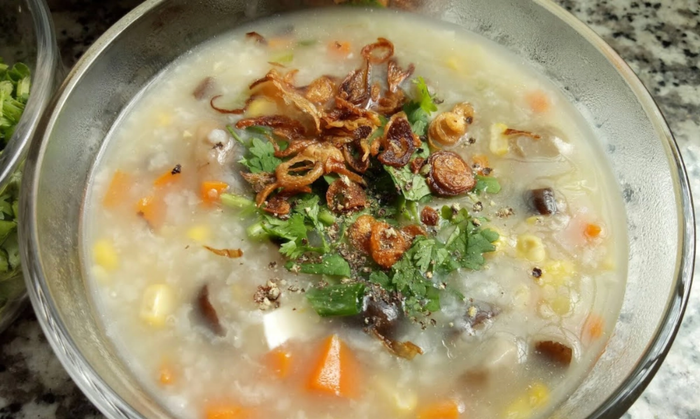 Ăn cháo loãng giúp bạn nhẹ bụng hơn vào bữa sáng. Ảnh: thuanchay