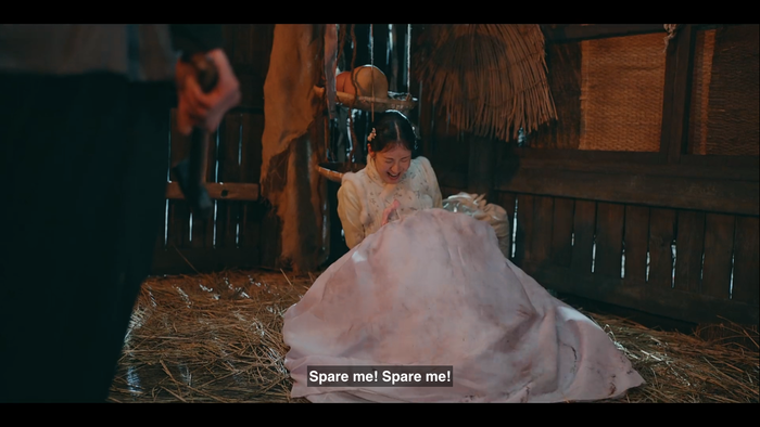 Tình bạn tan vỡ đã đẩy sự nguy hiểm và nỗi đau của nữ chính lên đến cực hạn. (Ảnh: Soompi)