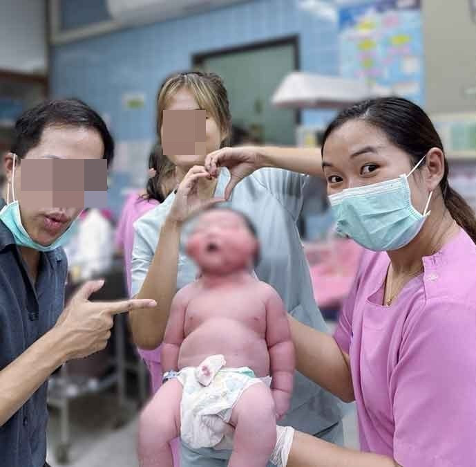 Sản phụ sinh ra em bé 'khổng lồ' khiến cả bệnh viện xôn xao Ảnh 1