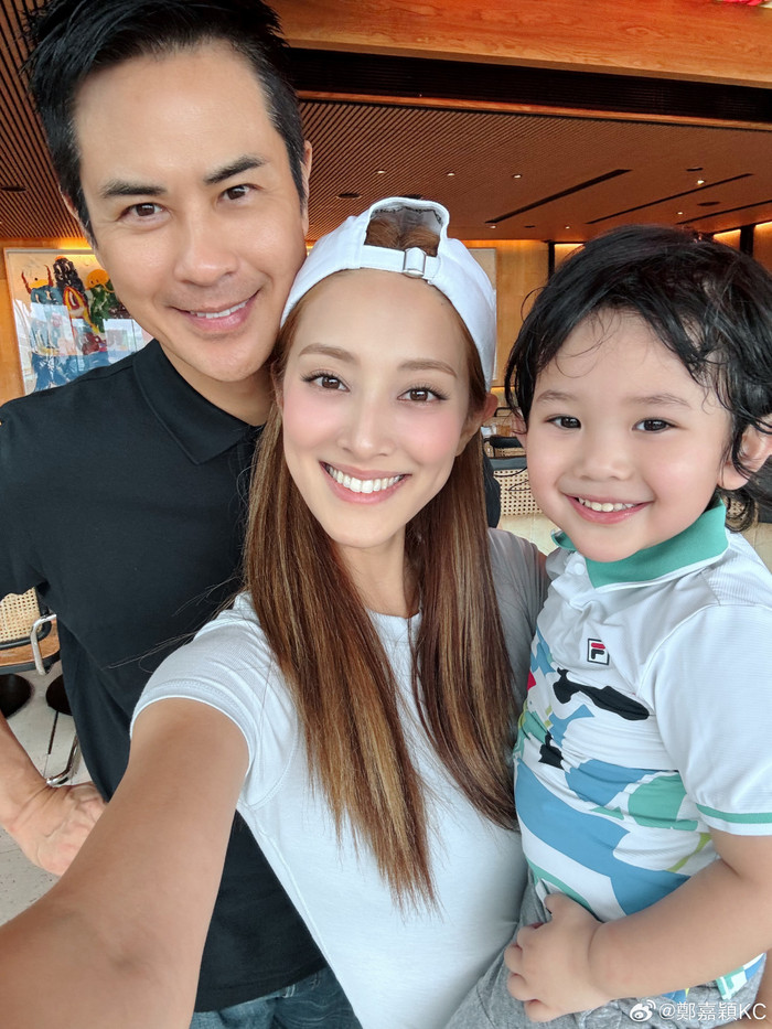 Mặc kệ việc bị chế giễu, gia đình nam diễn viên vẫn khiến nhiều người khác phải ghen tị. (Ảnh: Weibo)