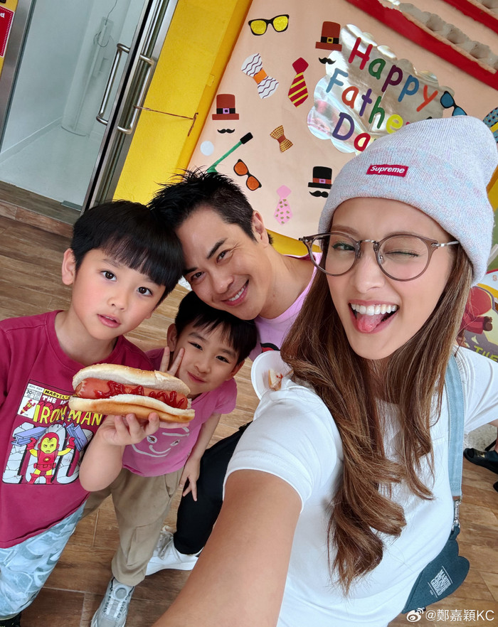 Bị mỉa mai, gia đình Trịnh Gia Dĩnh - Trần Khải Lâm vẫn hạnh phúc. (Ảnh: Weibo)