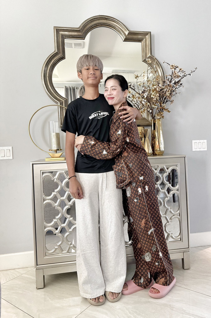 Lệ Quyên đang dành thời gian nghỉ ngơi cùng con trai tại nước Mỹ. Ảnh: FBNV