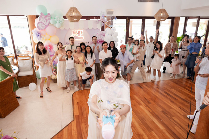 Vợ chồng Ngô Thanh Vân đã làm tiệc babyshower và mời những người thân thiết tới tham dự. Ảnh: FBNV