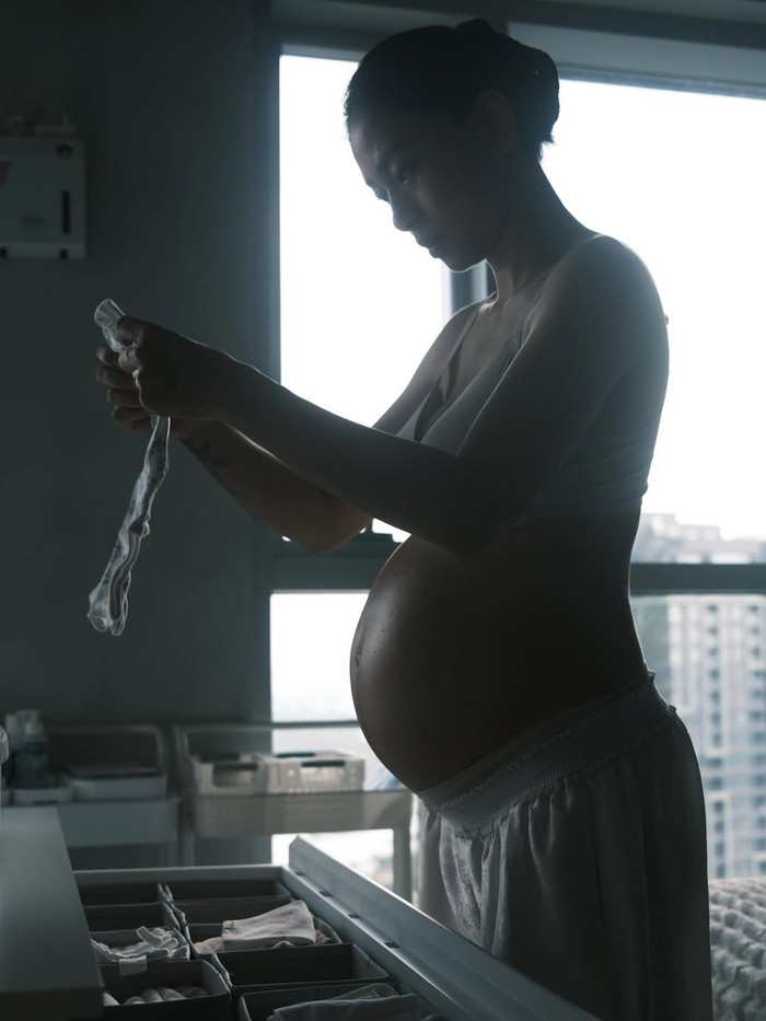 Ngô Thanh Vân chuẩn bị từng món đồ cho con một cách cẩn thận. Ảnh: IGNV