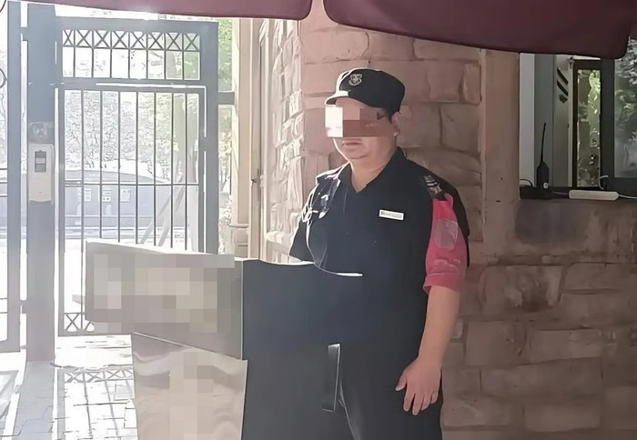 Đến ca sớm khoảng một tiếng, bảo vệ bất ngờ gục xuống rồi qua đời tại chỗ làm Ảnh 2