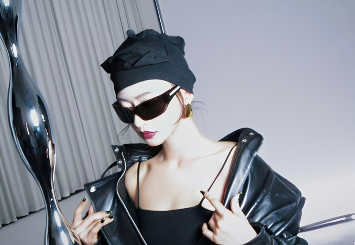 'Mẹ một con' Ngô Cẩn Ngôn nóng bỏng trong bộ ảnh mới hậu sinh nở (Ảnh: Weibo). 