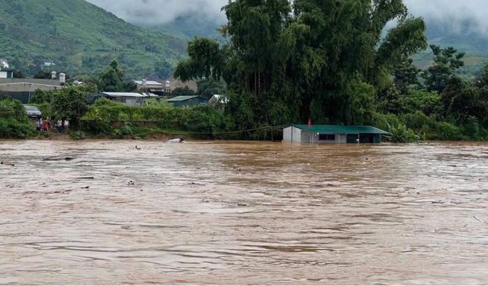 Nước sông Mã lên cao dẫn đến tình trạng lũ, ngập lụt. Ảnh: Tiền phong