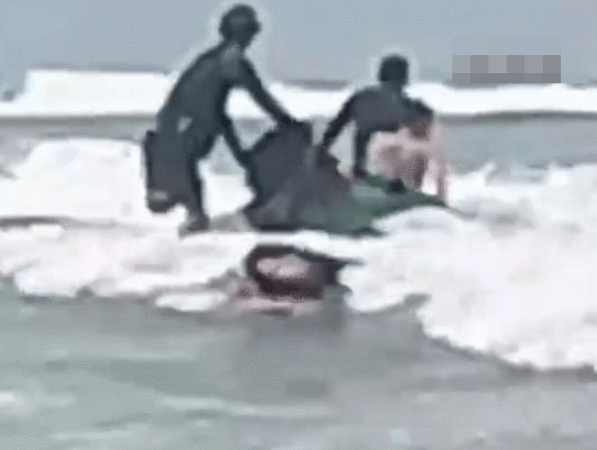 Cứu gia đình ba người khỏi đuối nước, nam du khách gặp sự cố đau lòng Ảnh 3