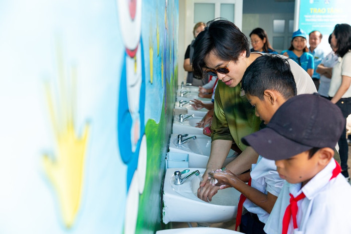 Hà Anh Tuấn thường xuyên tham gia các dự án vì cộng đồng. Ảnh: FBNV