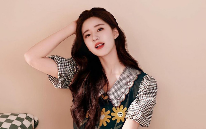 Vu Chính có chia sẻ gây sốc về Triệu Lộ Tư (Ảnh: Weibo). 