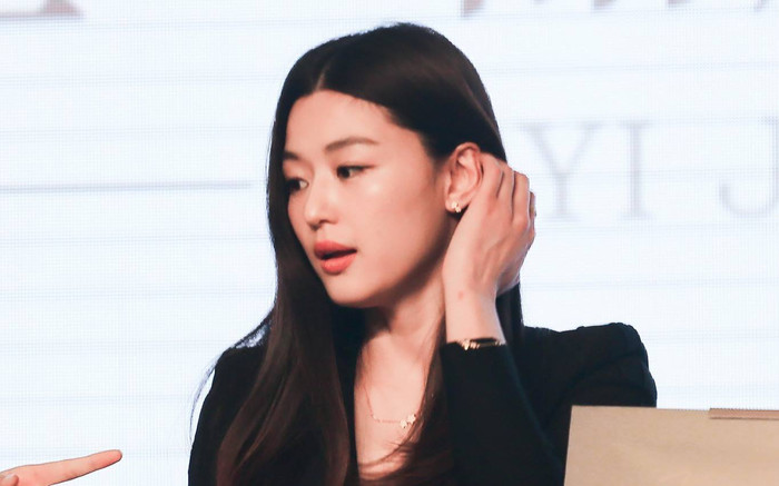Nữ diễn viên Jeon Ji Hyun rơi vào khó khăn (Ảnh: Naver). 