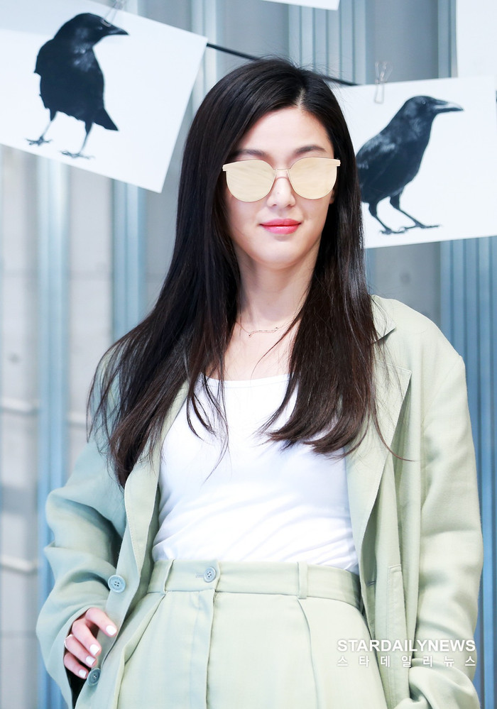 Jeon Ji Hyun lao đao khi chồng thua lỗ 287 tỷ đồng, phải chạy show liên tục gánh nợ và tìm kiếm công ty quản lý mới giữa lúc sự nghiệp biến động (Ảnh: Naver). 