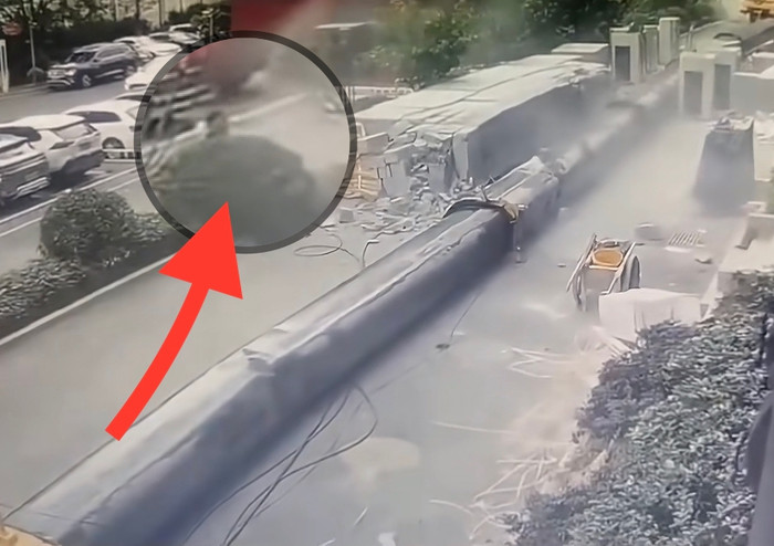 Người đàn ông đã thoát nạn sau khi cây cột điện ngã 