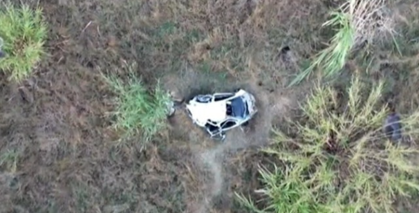 'Ân ái' trong xe hơi đậu trên vách đá, cặp đôi rơi xuống vực tử vong Ảnh 1