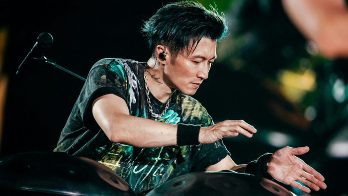 Tạ Đình Phong mặc chiếc áo độc bản trên sân khấu, cậu con trai 17 tuổi góp công lớn Ảnh 1