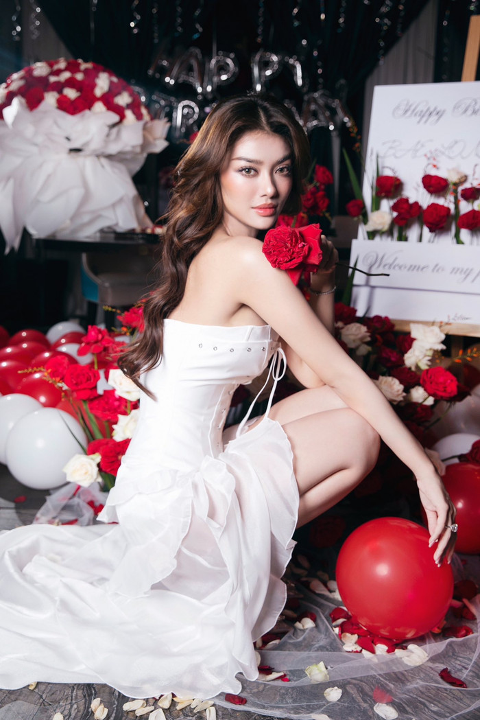 Á hậu Lona Kiều Loan nhiều lần úp mở về bạn trai tin đồn. (Ảnh: FBNV)