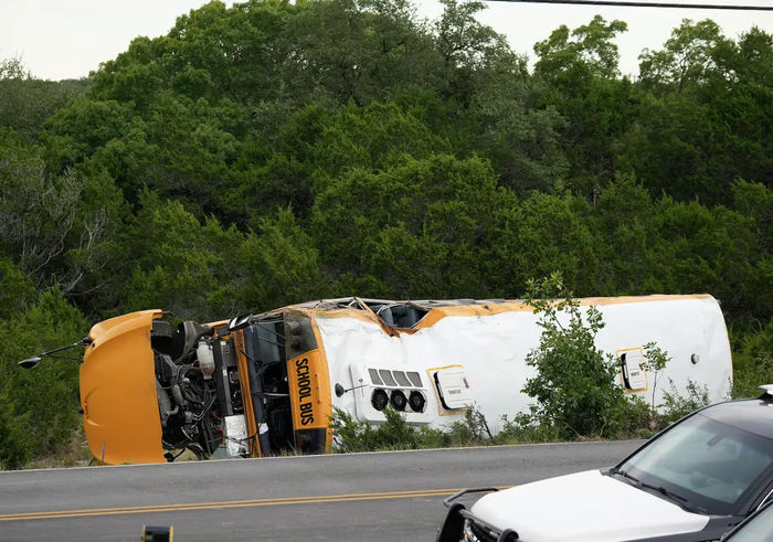 Thảm kịch xảy ra trong ngày đầu đi học. Ảnh: AP