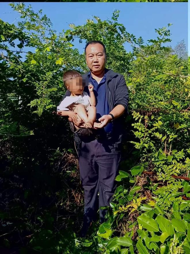 Bé trai 2 tuổi mất tích 3 ngày 3 đêm, được tìm thấy ở nơi không ai ngờ Ảnh 1