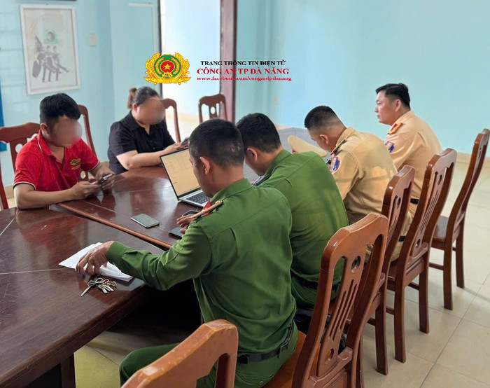 Nguyên nhân nam thanh niên ngồi bệt trên đường chặn đầu xe ô tô khách Ảnh 2