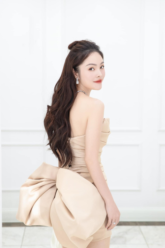 Dương Cẩm Lynh chia sẻ việc bị bôi nhọ không chỉ tác động tới tinh thần cá nhân mà còn ảnh hưởng trực tiếp tới gia đình cô. (Ảnh: FBNV)