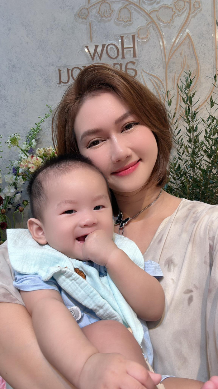 Hương Giang khoe con trai, liền được khen giống bố hơn mẹ chỉ vì đôi mắt (Ảnh: Facebook nhân vật). 