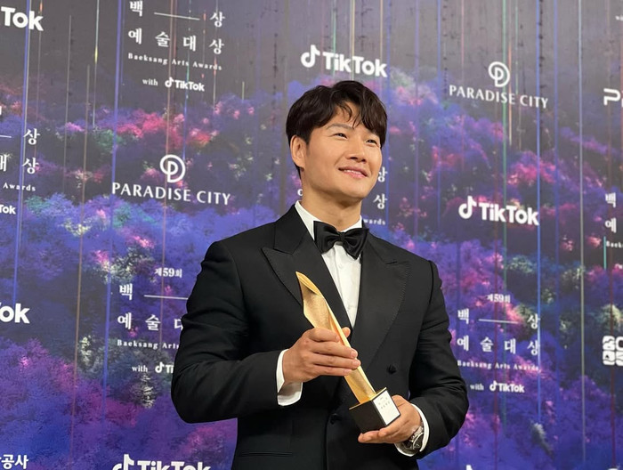 Đám cưới cũng là món quà đặc biệt Kim Jong Kook dành cho bản thân trong năm kỷ niệm 30 năm ca hát. Ảnh: Instagram Kim Jong Kook
