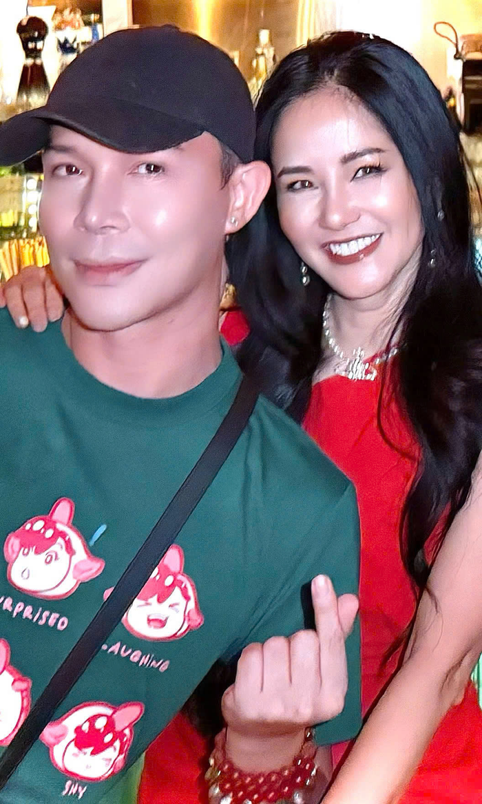 Nathan Lee cũng bày tỏ sự khâm phục trước tinh thần lạc quan, vui tươi của diva Hồng Nhung sau cơn bạo bệnh. 