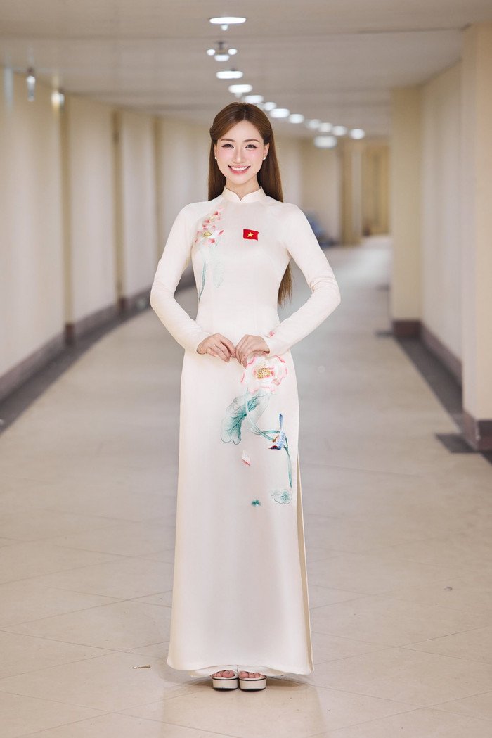 Hòa Minzy hát sáng tác của Nguyễn Văn Chung: 'Lần nào nghe cũng khóc' Ảnh 9