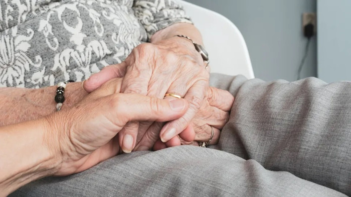 Về thăm bố mẹ chồng, con dâu ngã quỵ trước cảnh tượng sau khi mở cửa nhà Ảnh 1