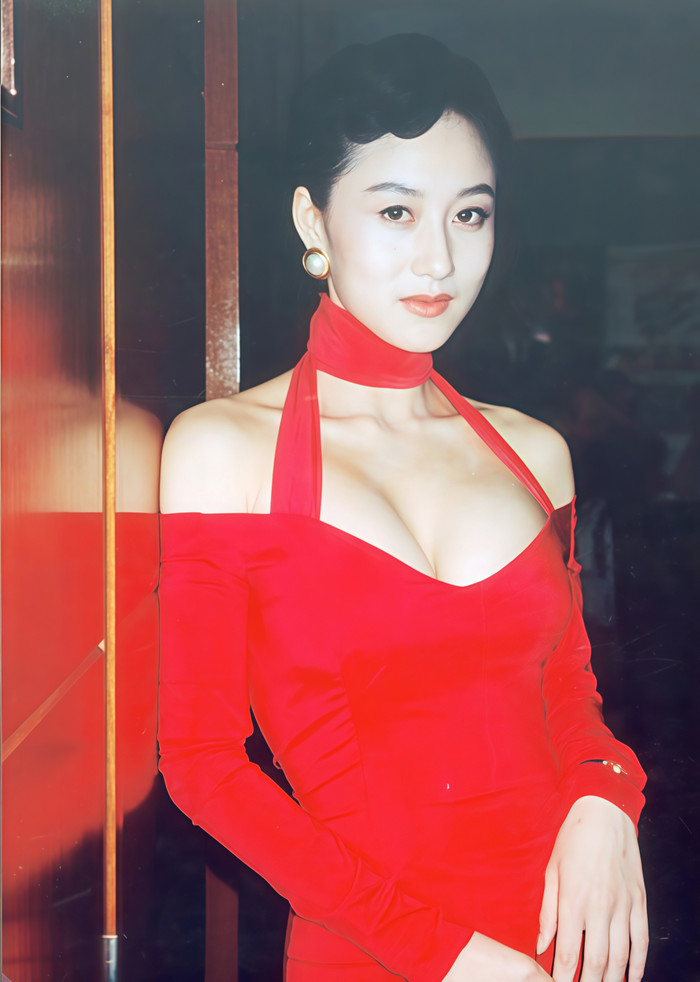 Năm 1992, ở đỉnh cao sự nghiệp, Lợi Trí bất ngờ tuyên bố giải nghệ và sang Mỹ định cư. (Ảnh Sohu)