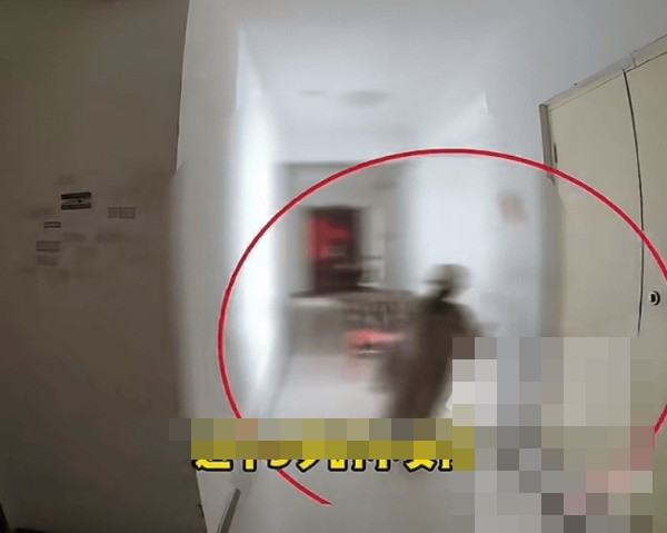 Bé gái 9 tuổi trộm két sắt khi qua nhà bạn chơi, lấy tiền mua đồ ăn vặt Ảnh 2