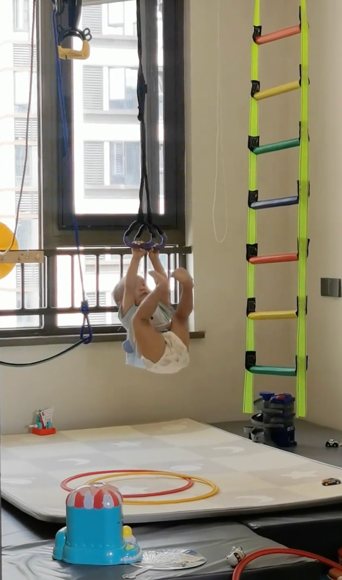 Để con ở phòng một mình rồi đi nấu cơm, người mẹ hoảng hốt sau khi quay lại Ảnh 2