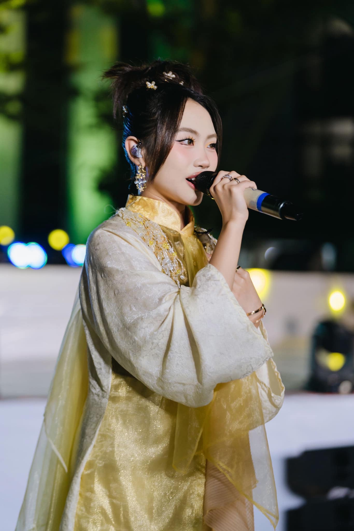 Phương Mỹ Chi chắc chắn sẽ là cái tên nghệ sĩ trẻ được nhắc đến nhiều nhất trong tương lai. (Ảnh: FBNV)