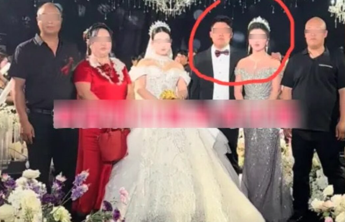 Mẹ chồng bị chỉ trích ăn diện lồng lộn tại đám cưới con trai: 'Không biết ai mới là cô dâu' Ảnh 1