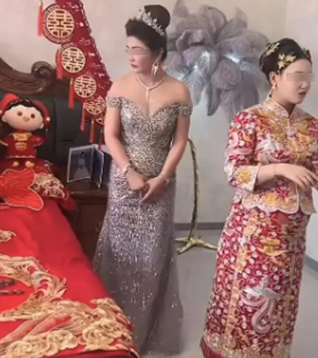 Mẹ chồng bị chỉ trích ăn diện lồng lộn tại đám cưới con trai: 'Không biết ai mới là cô dâu' Ảnh 2