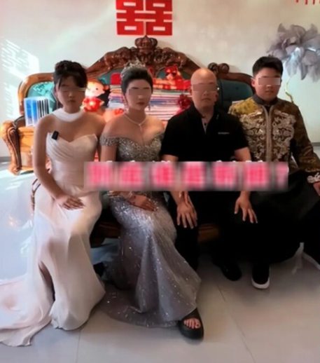 Mẹ chồng bị chỉ trích ăn diện lồng lộn tại đám cưới con trai: 'Không biết ai mới là cô dâu' Ảnh 3