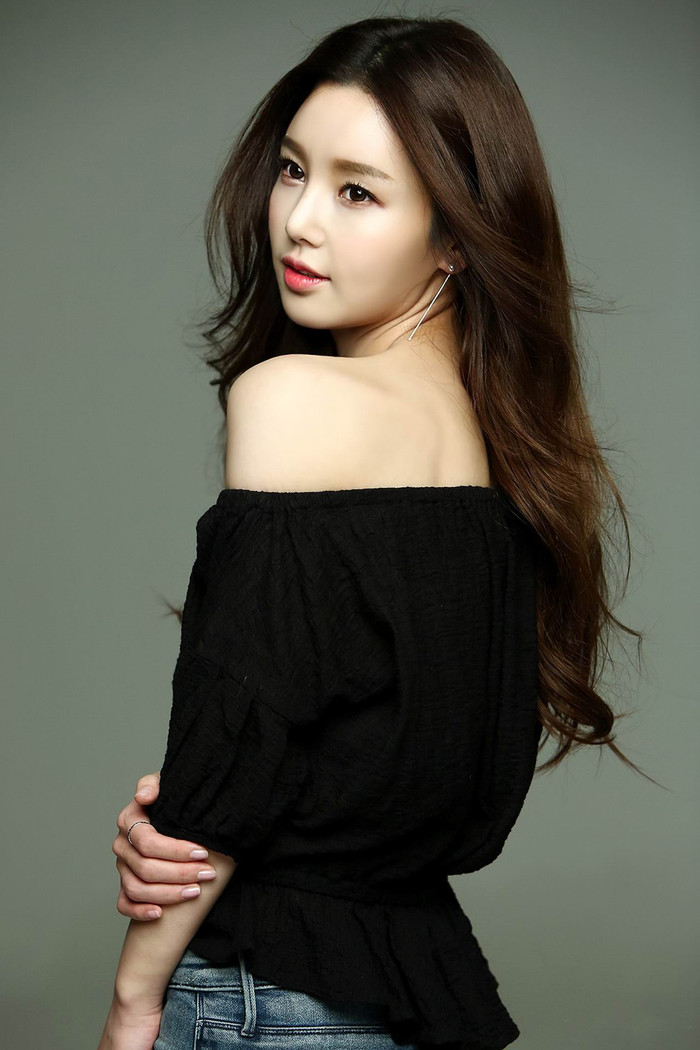 Nữ vũ công lên cơn động kinh co giật trên sân khấu, ca sĩ bị chỉ trích phớt lờ biểu diễn Ảnh 5