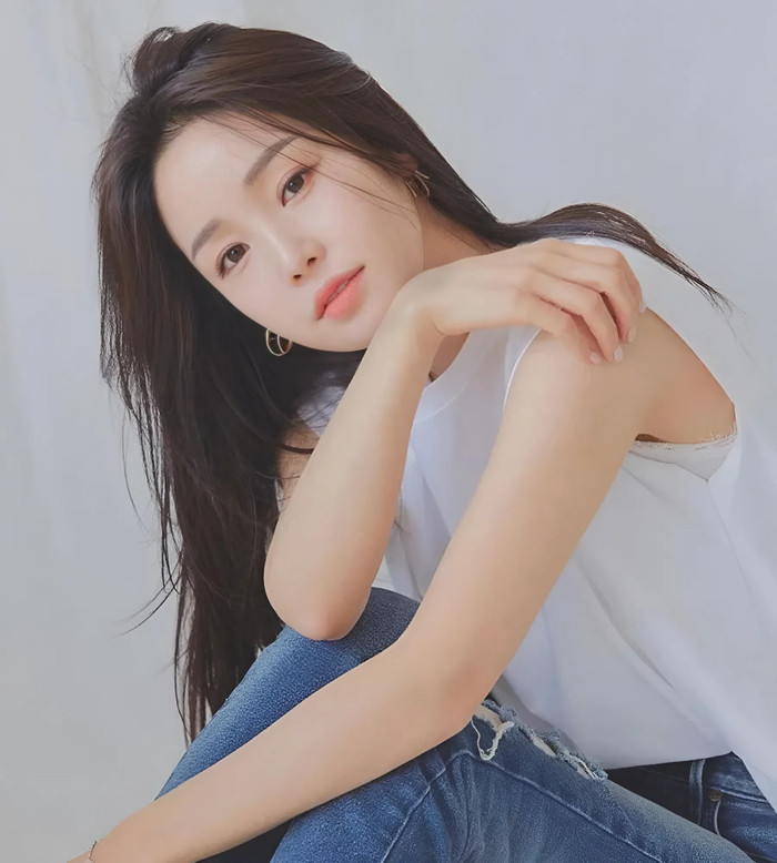 Nữ vũ công lên cơn động kinh co giật trên sân khấu, ca sĩ bị chỉ trích phớt lờ biểu diễn Ảnh 4