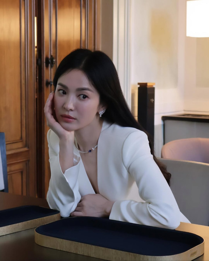 Từ thảm đỏ, tham gia các sự kiện đến đời sống hằng ngày, nữ diễn viên vẫn chuộng outfit tông trắng thanh lịch. (Ảnh IGNV)